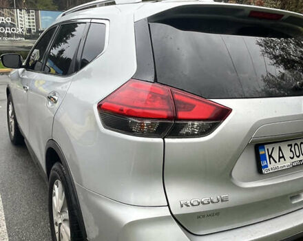 Серый Ниссан Rogue, объемом двигателя 2.5 л и пробегом 215 тыс. км за 15000 $, фото 4 на Automoto.ua