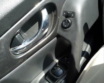 Серый Ниссан Rogue, объемом двигателя 2.49 л и пробегом 137 тыс. км за 11700 $, фото 8 на Automoto.ua