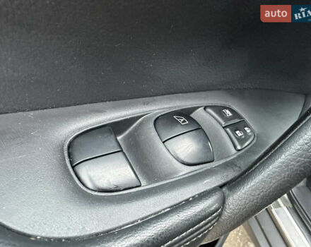 Сірий Ніссан Rogue, об'ємом двигуна 2.49 л та пробігом 135 тис. км за 12000 $, фото 25 на Automoto.ua