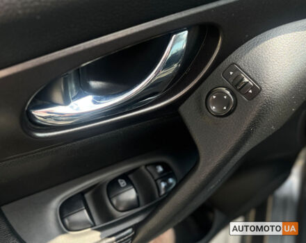 Серый Ниссан Rogue, объемом двигателя 2.5 л и пробегом 132 тыс. км за 12700 $, фото 9 на Automoto.ua