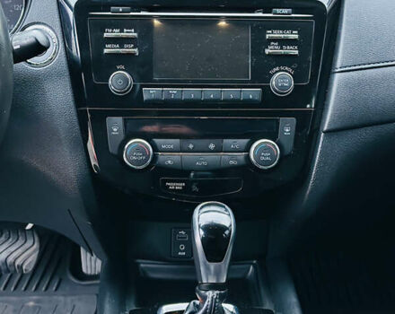 Серый Ниссан Rogue, объемом двигателя 2.49 л и пробегом 190 тыс. км за 12200 $, фото 11 на Automoto.ua