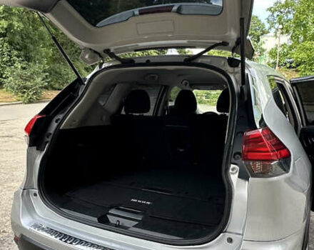 Серый Ниссан Rogue, объемом двигателя 2.49 л и пробегом 77 тыс. км за 13200 $, фото 10 на Automoto.ua