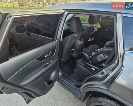 Серый Ниссан Rogue, объемом двигателя 2.49 л и пробегом 177 тыс. км за 12000 $, фото 18 на Automoto.ua