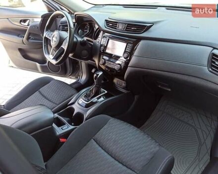 Серый Ниссан Rogue, объемом двигателя 2.5 л и пробегом 150 тыс. км за 14000 $, фото 11 на Automoto.ua