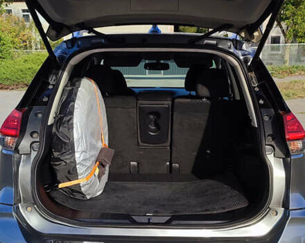 Серый Ниссан Rogue, объемом двигателя 2.49 л и пробегом 149 тыс. км за 17000 $, фото 27 на Automoto.ua