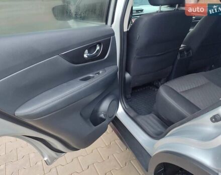 Серый Ниссан Rogue, объемом двигателя 2.49 л и пробегом 132 тыс. км за 13800 $, фото 17 на Automoto.ua