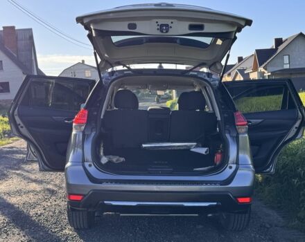 Серый Ниссан Rogue, объемом двигателя 2.5 л и пробегом 111 тыс. км за 13800 $, фото 2 на Automoto.ua