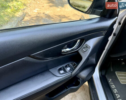 Сірий Ніссан Rogue, об'ємом двигуна 2.5 л та пробігом 118 тис. км за 13750 $, фото 9 на Automoto.ua