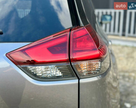 Серый Ниссан Rogue, объемом двигателя 2.5 л и пробегом 197 тыс. км за 12900 $, фото 11 на Automoto.ua