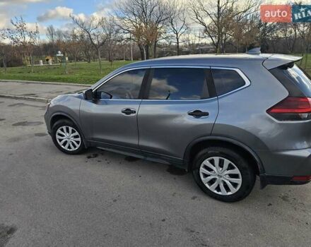 Серый Ниссан Rogue, объемом двигателя 2.49 л и пробегом 177 тыс. км за 12000 $, фото 7 на Automoto.ua