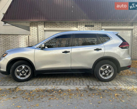 Серый Ниссан Rogue, объемом двигателя 2.49 л и пробегом 154 тыс. км за 16500 $, фото 2 на Automoto.ua