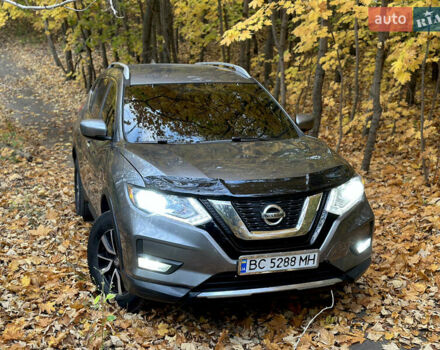Серый Ниссан Rogue, объемом двигателя 2.49 л и пробегом 180 тыс. км за 13300 $, фото 4 на Automoto.ua