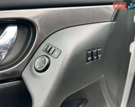 Серый Ниссан Rogue, объемом двигателя 2.5 л и пробегом 119 тыс. км за 14690 $, фото 16 на Automoto.ua