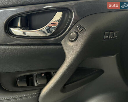 Серый Ниссан Rogue, объемом двигателя 2.49 л и пробегом 102 тыс. км за 15599 $, фото 6 на Automoto.ua