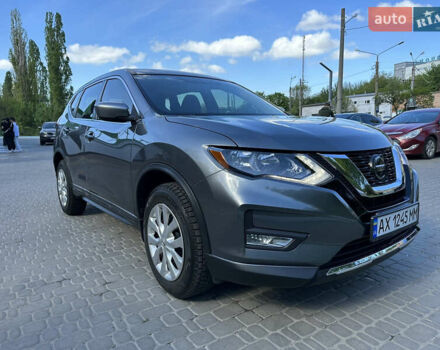 Серый Ниссан Rogue, объемом двигателя 2.5 л и пробегом 107 тыс. км за 15200 $, фото 3 на Automoto.ua