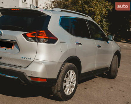 Серый Ниссан Rogue, объемом двигателя 2.5 л и пробегом 197 тыс. км за 15700 $, фото 2 на Automoto.ua