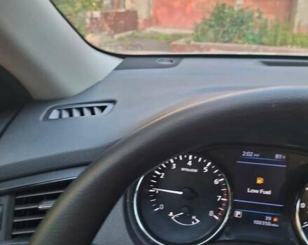 Серый Ниссан Rogue, объемом двигателя 2.5 л и пробегом 160 тыс. км за 15700 $, фото 5 на Automoto.ua