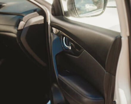 Серый Ниссан Rogue, объемом двигателя 2.5 л и пробегом 197 тыс. км за 15700 $, фото 7 на Automoto.ua