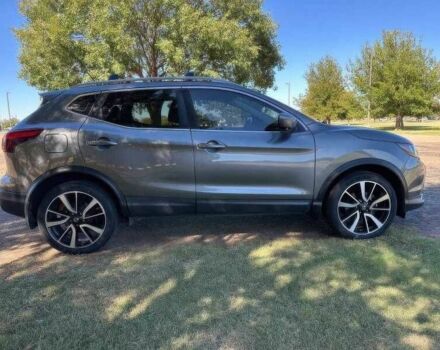 Сірий Ніссан Rogue, об'ємом двигуна 2 л та пробігом 88 тис. км за 2018 $, фото 3 на Automoto.ua