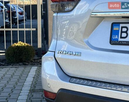 Серый Ниссан Rogue, объемом двигателя 2.49 л и пробегом 180 тыс. км за 15500 $, фото 9 на Automoto.ua