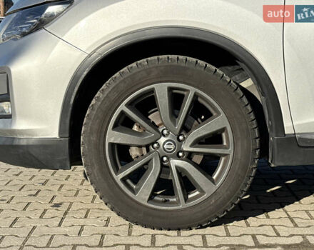 Серый Ниссан Rogue, объемом двигателя 2.49 л и пробегом 180 тыс. км за 15500 $, фото 7 на Automoto.ua