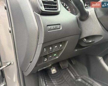 Серый Ниссан Rogue, объемом двигателя 2.49 л и пробегом 146 тыс. км за 14200 $, фото 18 на Automoto.ua