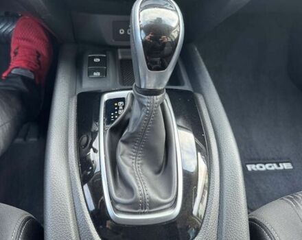 Сірий Ніссан Rogue, об'ємом двигуна 0 л та пробігом 53 тис. км за 15000 $, фото 12 на Automoto.ua