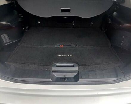 Серый Ниссан Rogue, объемом двигателя 2.49 л и пробегом 134 тыс. км за 15600 $, фото 7 на Automoto.ua