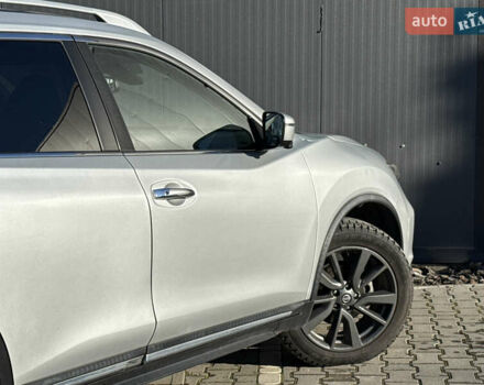 Серый Ниссан Rogue, объемом двигателя 2.49 л и пробегом 180 тыс. км за 15500 $, фото 12 на Automoto.ua