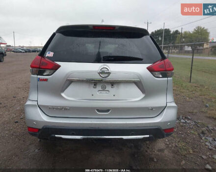Серый Ниссан Rogue, объемом двигателя 2.49 л и пробегом 155 тыс. км за 2700 $, фото 6 на Automoto.ua
