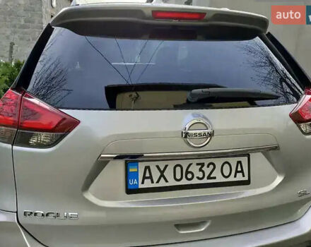 Серый Ниссан Rogue, объемом двигателя 2.49 л и пробегом 162 тыс. км за 14000 $, фото 2 на Automoto.ua