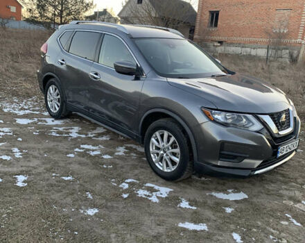 Серый Ниссан Rogue, объемом двигателя 2.49 л и пробегом 112 тыс. км за 18000 $, фото 2 на Automoto.ua