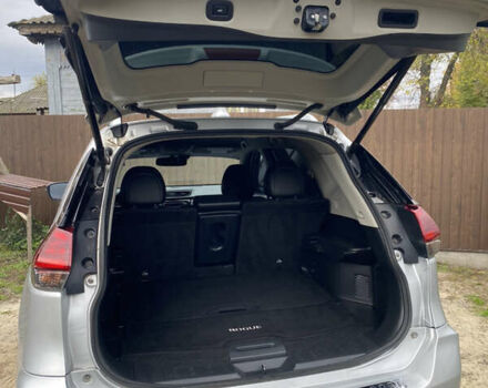 Серый Ниссан Rogue, объемом двигателя 2.5 л и пробегом 170 тыс. км за 14999 $, фото 5 на Automoto.ua