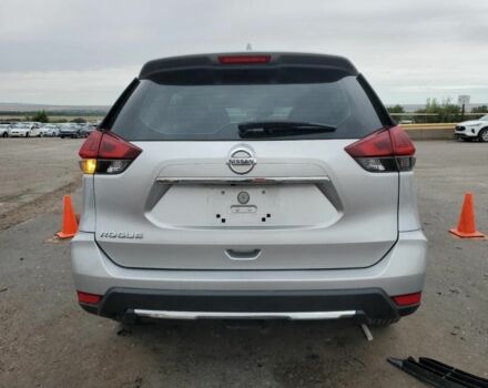 Серый Ниссан Rogue, объемом двигателя 2.4 л и пробегом 130 тыс. км за 8900 $, фото 4 на Automoto.ua