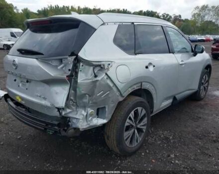 Серый Ниссан Rogue, объемом двигателя 2.5 л и пробегом 85 тыс. км за 5000 $, фото 3 на Automoto.ua