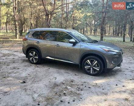 Серый Ниссан Rogue, объемом двигателя 1.5 л и пробегом 88 тыс. км за 27500 $, фото 5 на Automoto.ua