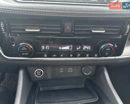 Сірий Ніссан Rogue, об'ємом двигуна 2.49 л та пробігом 140 тис. км за 23500 $, фото 4 на Automoto.ua