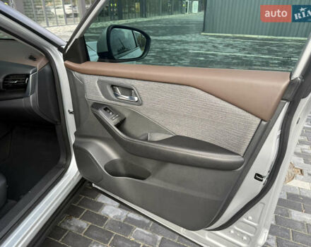 Сірий Ніссан Rogue, об'ємом двигуна 1.5 л та пробігом 72 тис. км за 22500 $, фото 27 на Automoto.ua