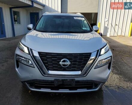 Серый Ниссан Rogue, объемом двигателя 1.5 л и пробегом 170 тыс. км за 6300 $, фото 4 на Automoto.ua