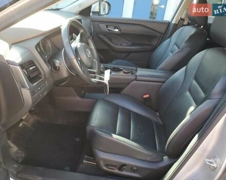 Серый Ниссан Rogue, объемом двигателя 1.5 л и пробегом 170 тыс. км за 6300 $, фото 6 на Automoto.ua