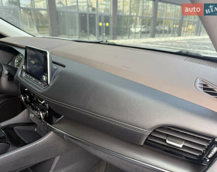 Сірий Ніссан Rogue, об'ємом двигуна 1.5 л та пробігом 72 тис. км за 22500 $, фото 30 на Automoto.ua