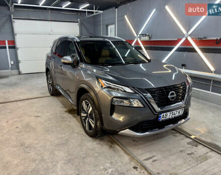 Серый Ниссан Rogue, объемом двигателя 1.5 л и пробегом 46 тыс. км за 26000 $, фото 3 на Automoto.ua