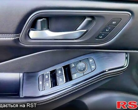 Серый Ниссан Rogue, объемом двигателя 1.5 л и пробегом 83 тыс. км за 25500 $, фото 3 на Automoto.ua