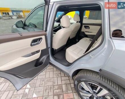 Серый Ниссан Rogue, объемом двигателя 1.5 л и пробегом 87 тыс. км за 24000 $, фото 6 на Automoto.ua