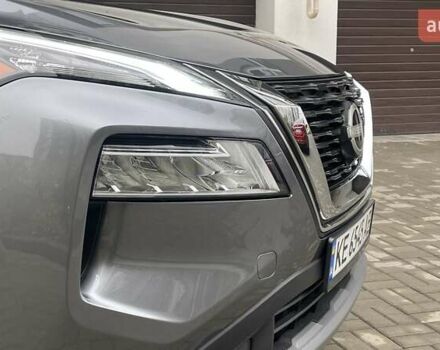 Серый Ниссан Rogue, объемом двигателя 1.5 л и пробегом 56 тыс. км за 21950 $, фото 3 на Automoto.ua