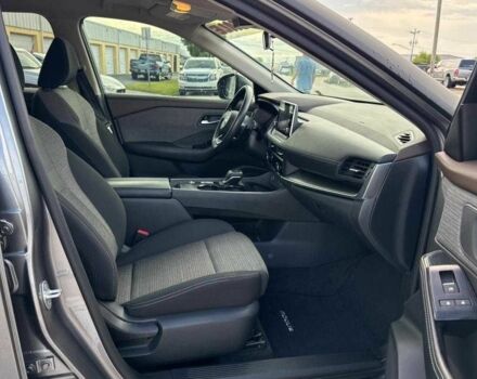 Серый Ниссан Rogue, объемом двигателя 1.5 л и пробегом 98 тыс. км за 23000 $, фото 4 на Automoto.ua