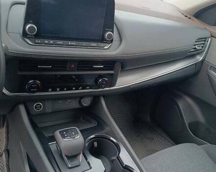 Серый Ниссан Rogue, объемом двигателя 1.5 л и пробегом 73 тыс. км за 19900 $, фото 2 на Automoto.ua