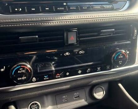 Сірий Ніссан Rogue, об'ємом двигуна 1.5 л та пробігом 45 тис. км за 28000 $, фото 8 на Automoto.ua