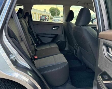 Серый Ниссан Rogue, объемом двигателя 1.5 л и пробегом 98 тыс. км за 23000 $, фото 5 на Automoto.ua