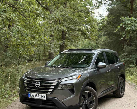 Серый Ниссан Rogue, объемом двигателя 1.5 л и пробегом 9 тыс. км за 26900 $, фото 2 на Automoto.ua